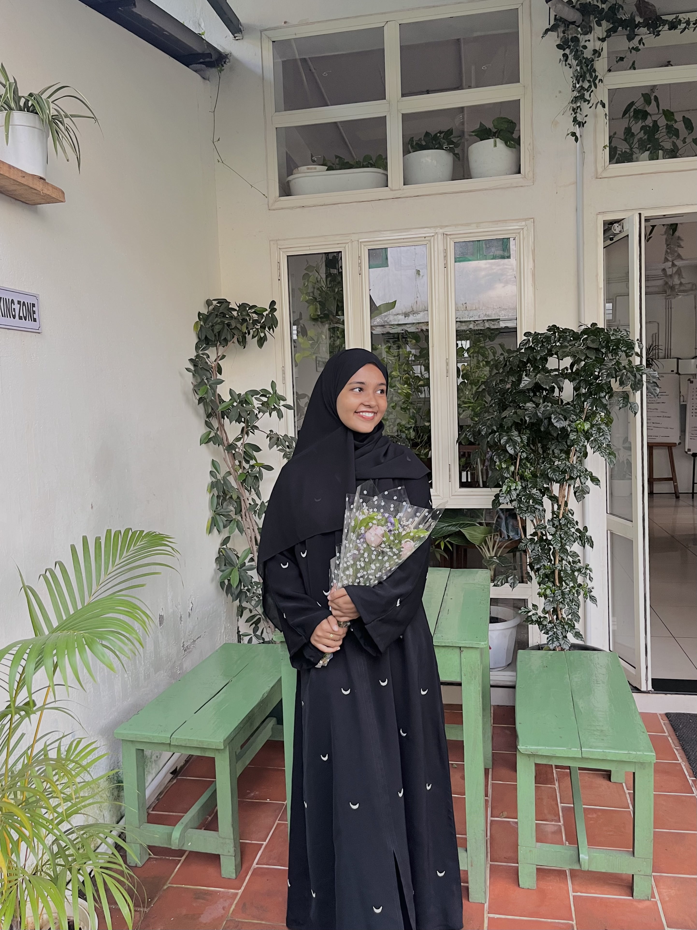 Moon Abaya